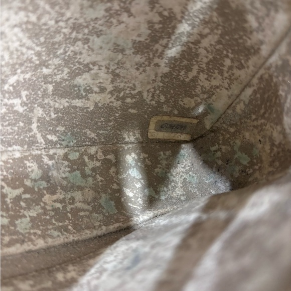 Authentic CHANEL black lambskin bicolor crossbody gold hardware - Picture 13 of 15